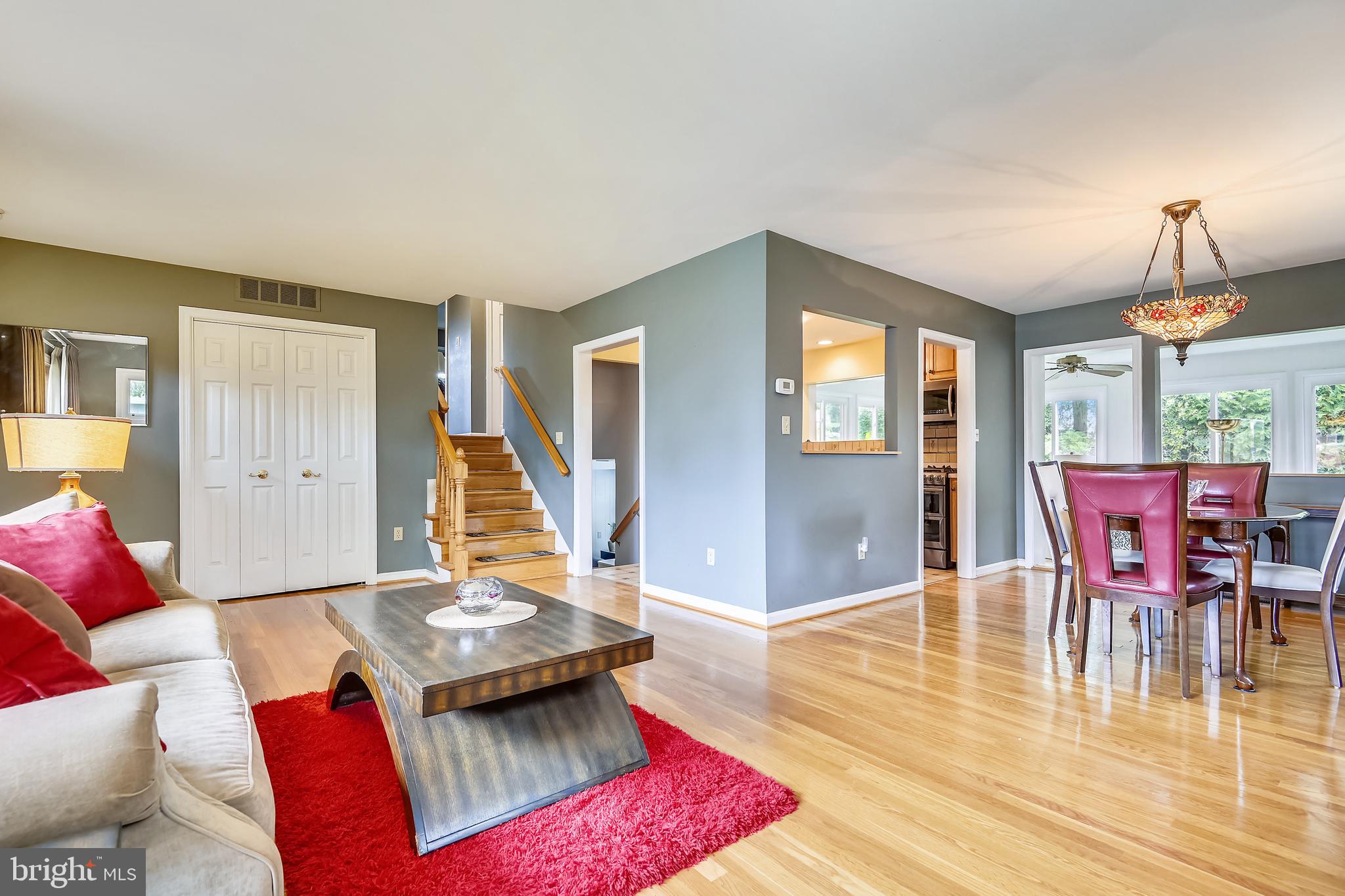 1009 Collwood Road Baltimore, MD 21228 - Photo 6 of 28 Living Room/Dining Room View