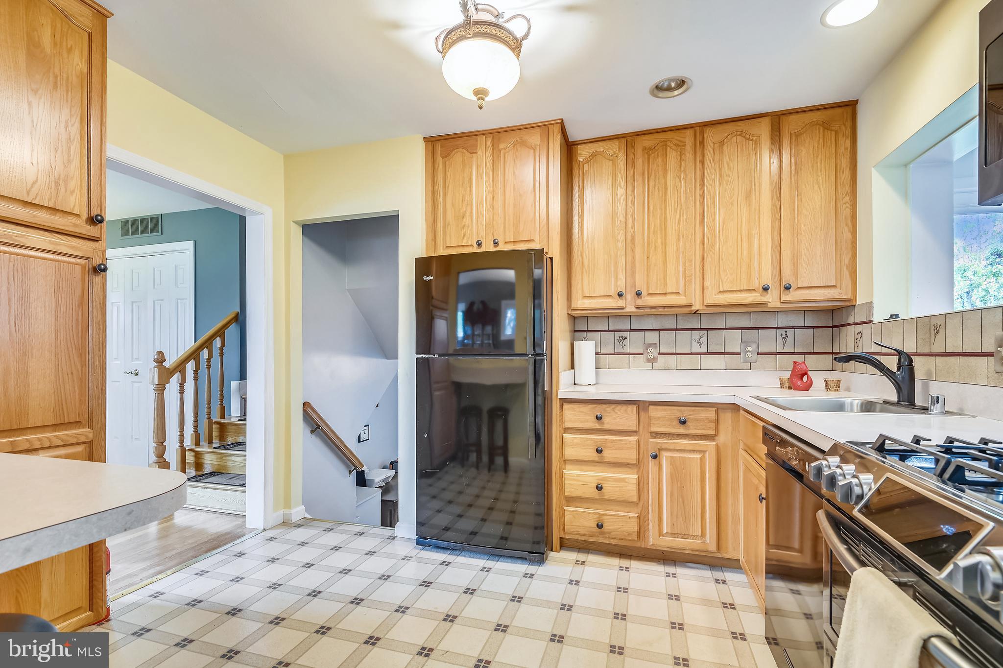 1009 Collwood Road Baltimore, MD 21228 - Photo 9 of 28 Kitchen