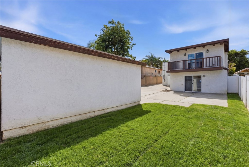 1311 West R Street Wilmington, CA 90744 - Photo 6 of 65 a house view with a garden space