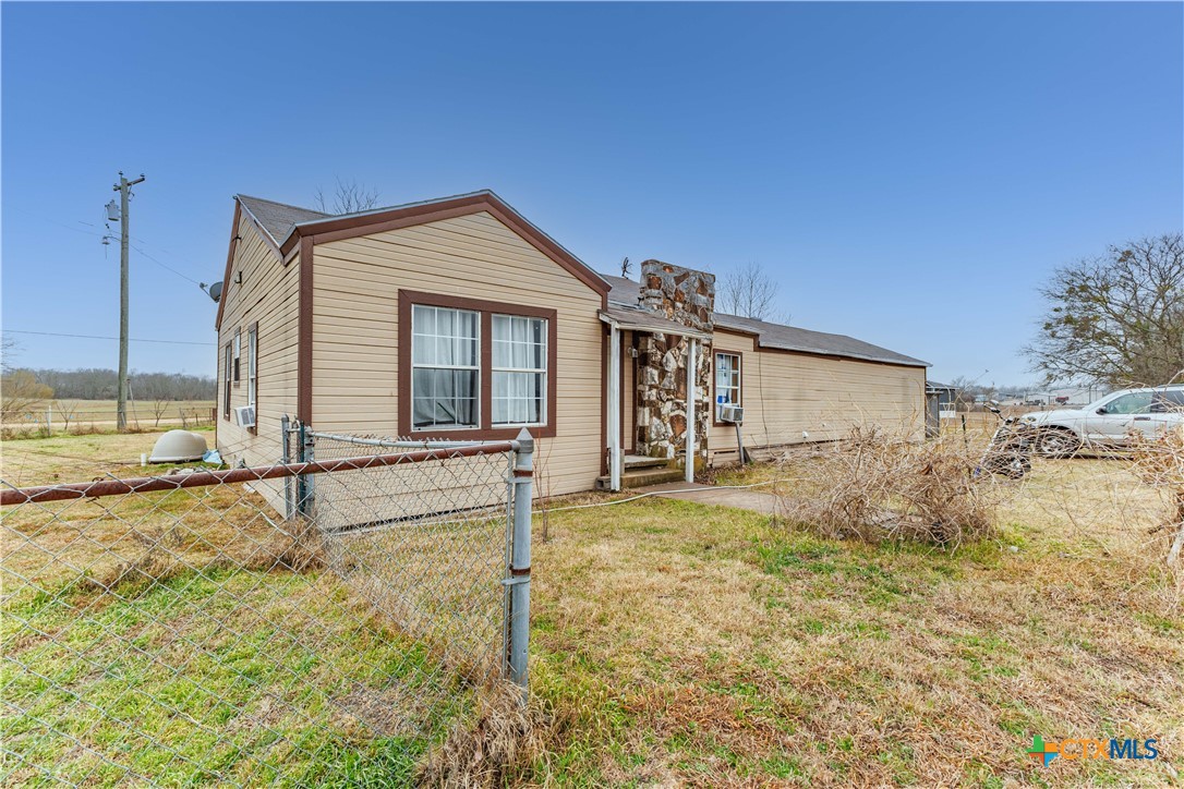 5472 Knob Creek Spur Temple, TX 76501 - Photo 22 of 27 a house view with a backyard space