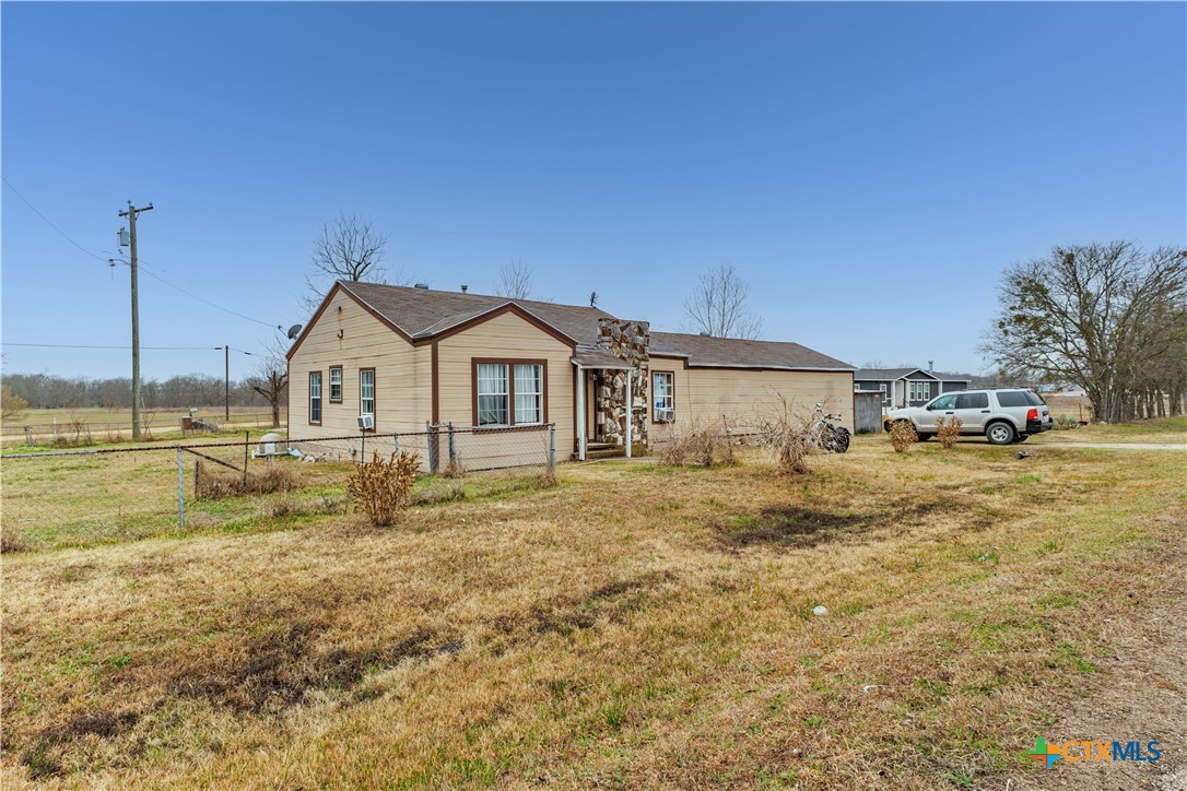 5472 Knob Creek Spur Temple, TX 76501 - Photo 23 of 27 a view of a house with backyard and garage