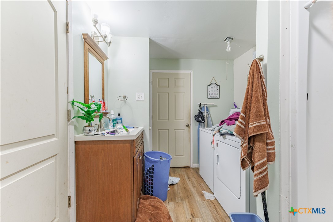5472 Knob Creek Spur Temple, TX 76501 - Photo 6 of 27 a view of a room & utility room