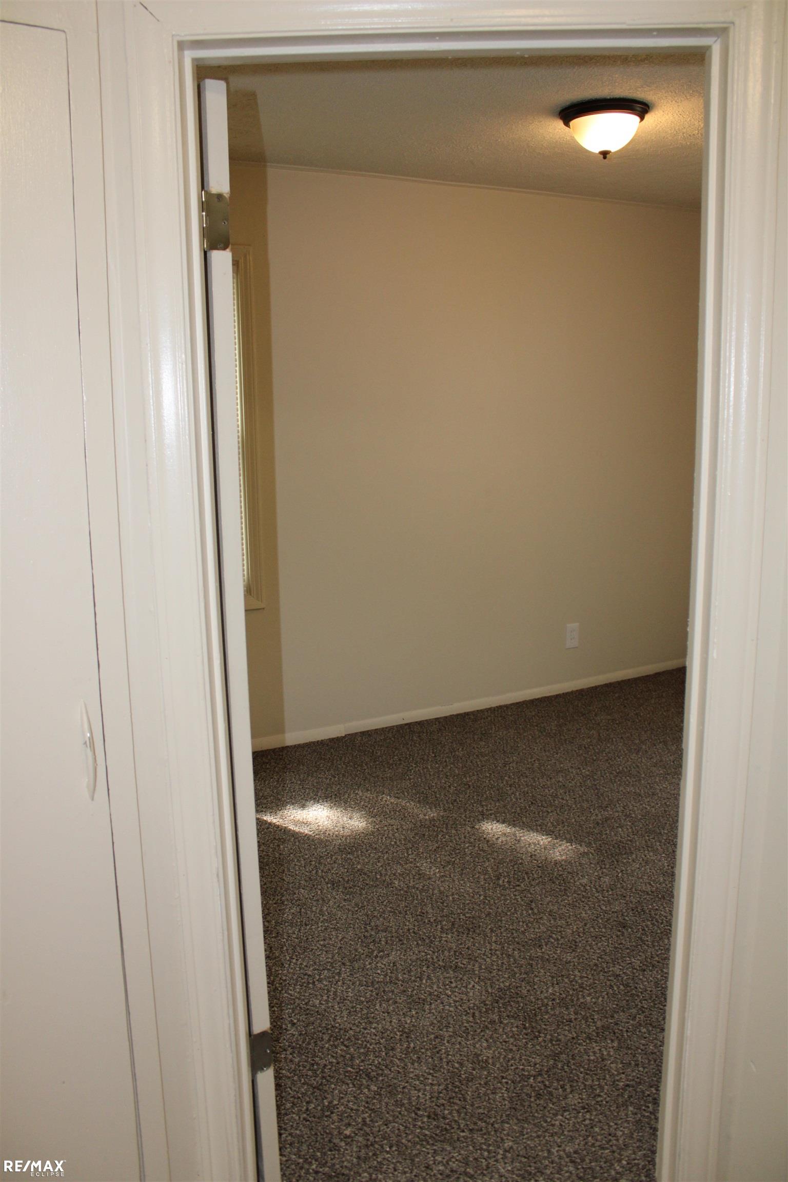 25711 Hayes Road Warren, MI 48089 - Photo 10 of 13 50118169-11.JPG