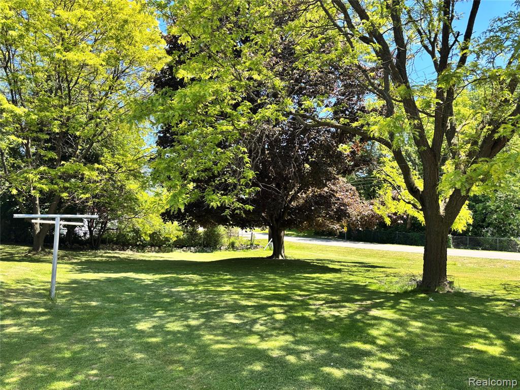 2257 Lodge Road Flint, MI 48532 - Photo 7 of 18
