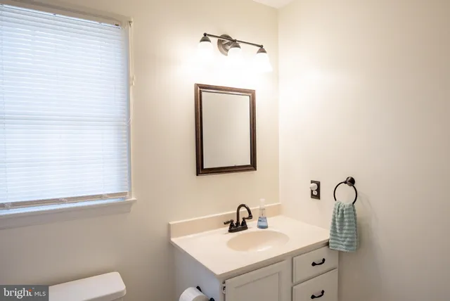 $427,400 | 1817 West Clear Lake Drive, Salisbury, MD 21804