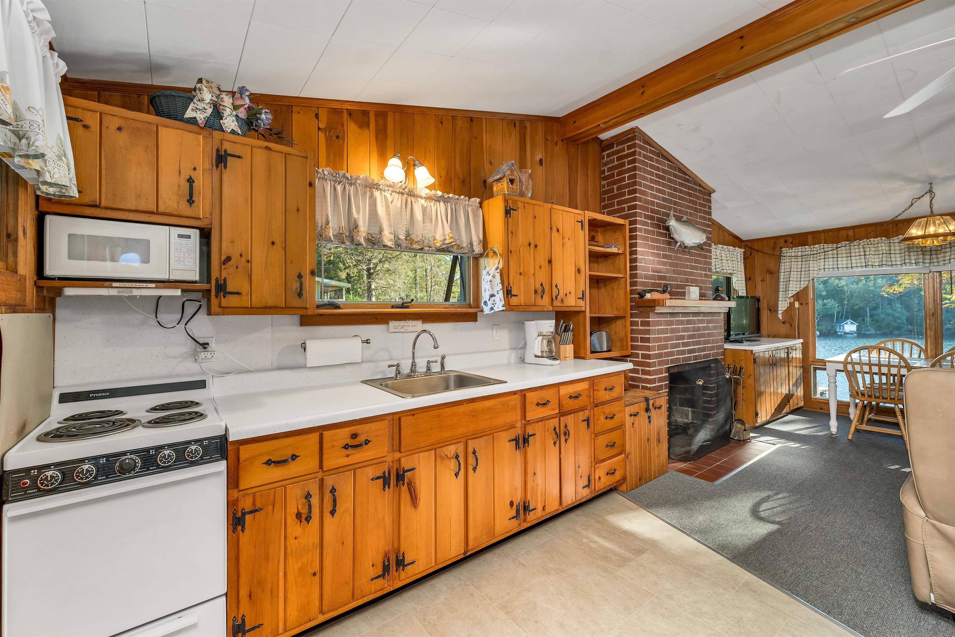 678 North Main Street, Unit 11 Wolfeboro, NH 03894 - Photo 8 of 34