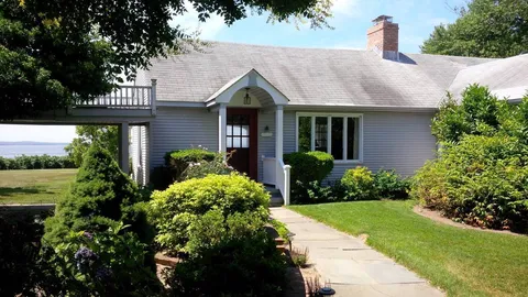 $4,000,000 | 100 Peconic Avenue, Shelter Island, NY 11964