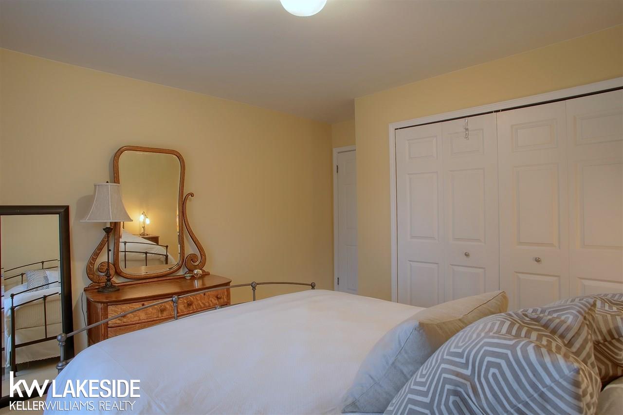 1352 Greenleaf Drive Rochester, MI 48309 - Photo 19 of 31 31338956-18.JPG
