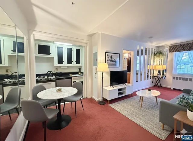 $140,000 | 3051 Edwin Avenue, Unit 3J, Fort Lee, NJ 07024