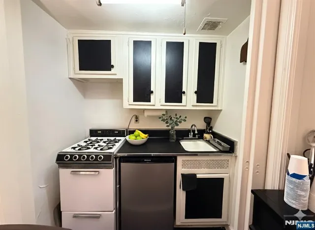 $140,000 | 3051 Edwin Avenue, Unit 3J, Fort Lee, NJ 07024