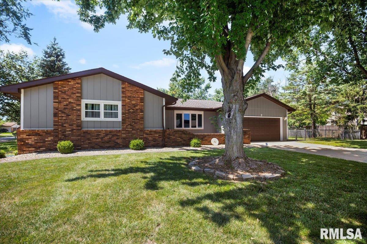9 Red Oak Lane Springfield, IL 62712 - Photo 3 of 28