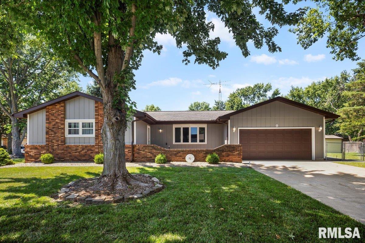 9 Red Oak Lane Springfield, IL 62712 - Photo 4 of 28