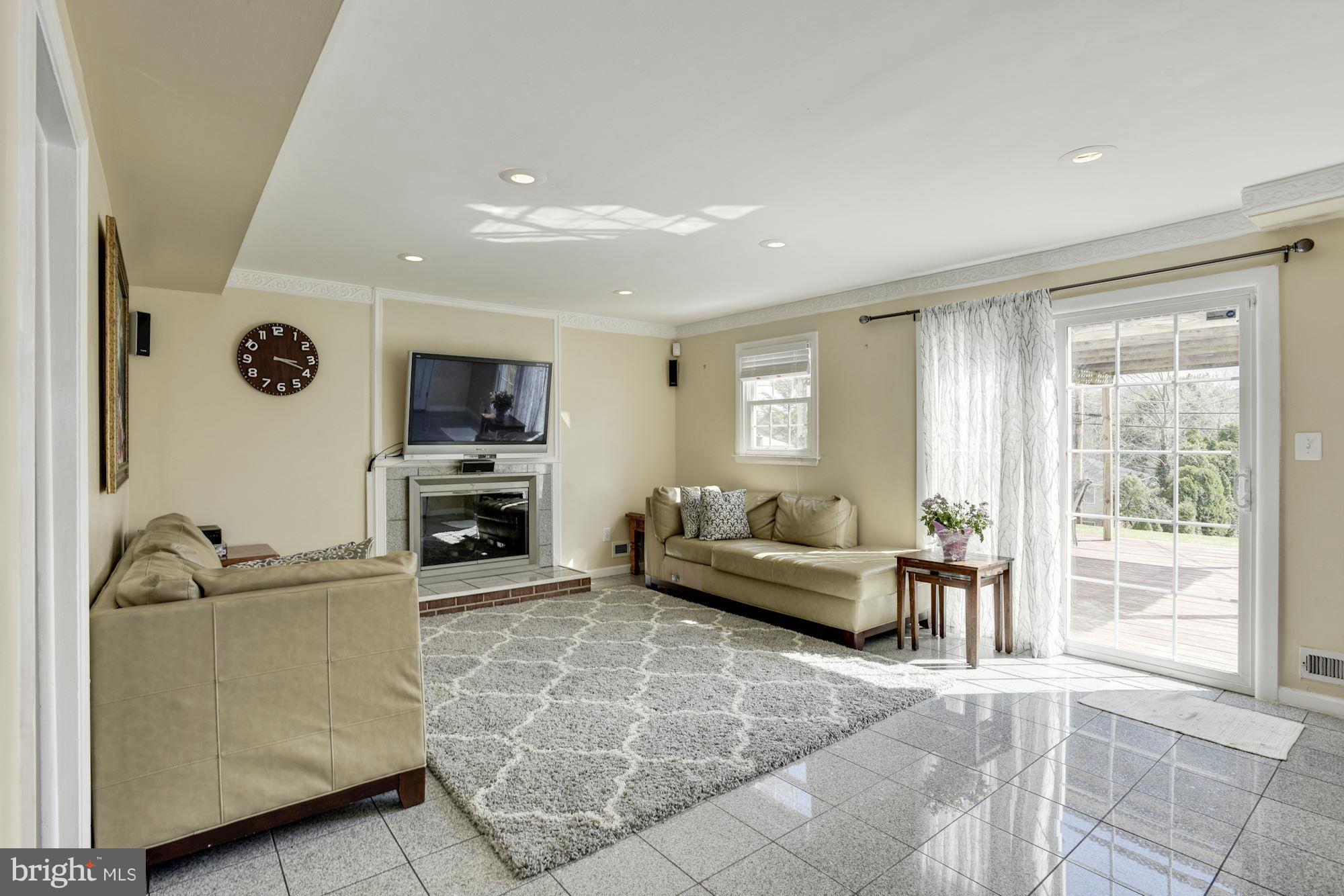907 Breezewick Road Baltimore, MD 21286 - Photo 14 of 29 Family Room