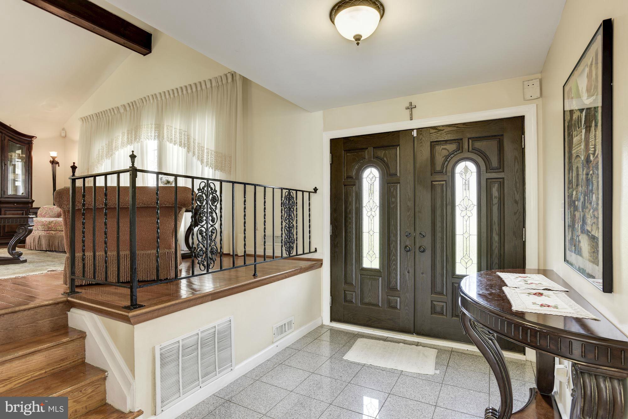 907 Breezewick Road Baltimore, MD 21286 - Photo 3 of 29 Interior (General)