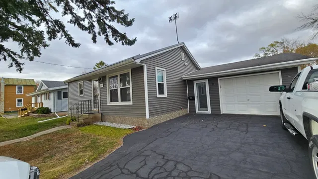 $149,500 | 355 Southwest Ceresco Street, Berlin, WI 54923