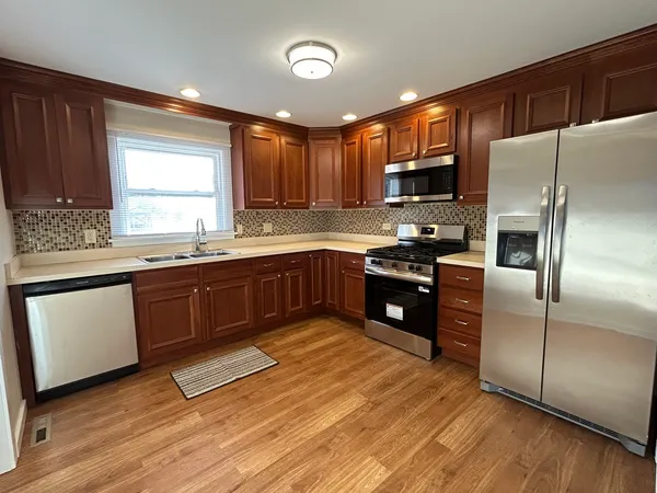 $2,050 | 378 Council Trail, Lake In The Hills, IL 60156