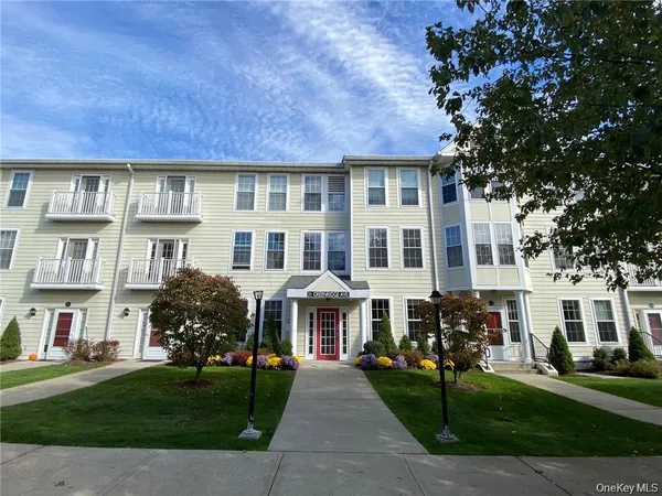 $2,500 | 31 Greenridge Avenue, Unit 2C, White Plains, NY 10605