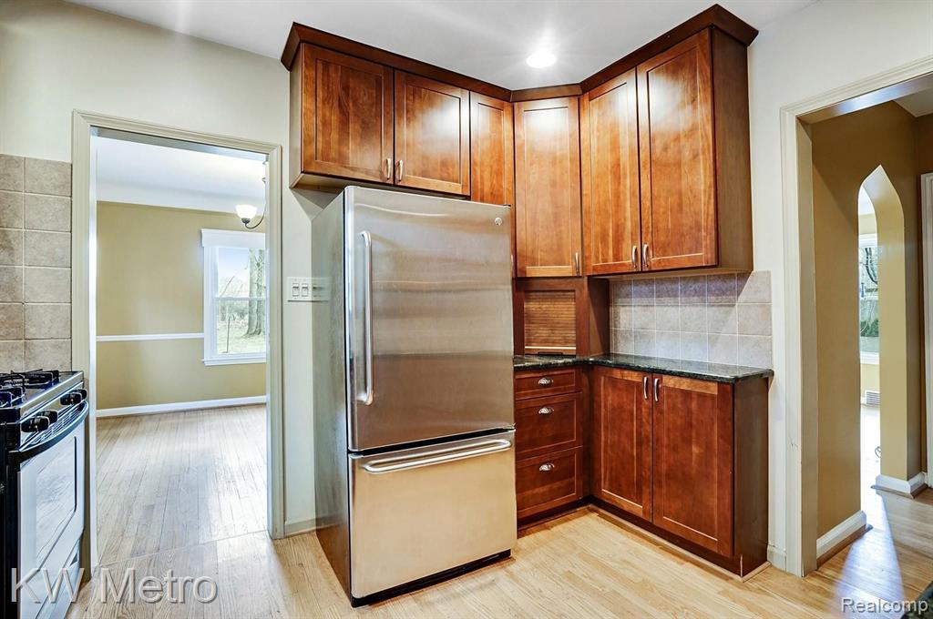 31675 Lahser Road Beverly Hills, MI 48025 - Photo 10 of 28