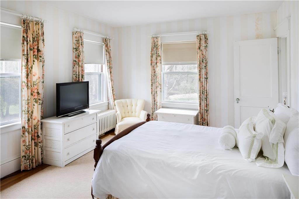 8 Ocean View Highway Westerly, RI 02891 - Photo 14 of 25