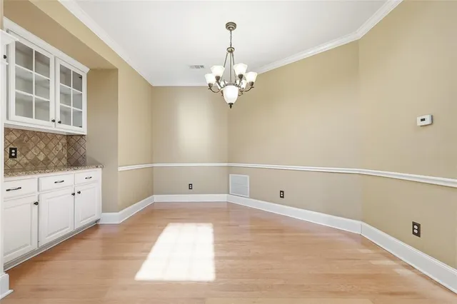 a view of a livingroom with an entryway