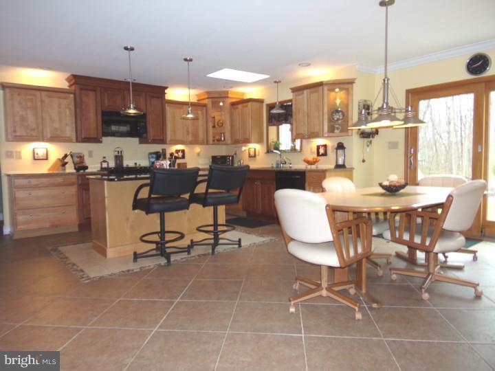 27 Old Farm Road Sicklerville, NJ 08081 - Photo 11 of 25 Kitchen