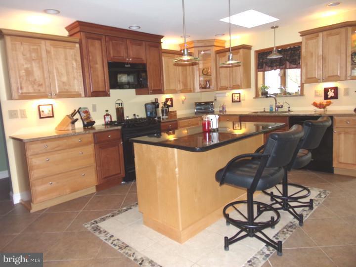 27 Old Farm Road Sicklerville, NJ 08081 - Photo 12 of 25 Kitchen