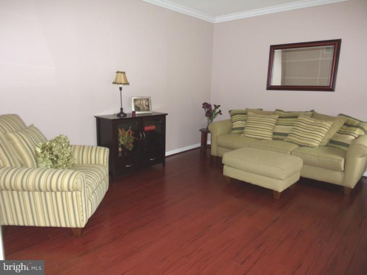 27 Old Farm Road Sicklerville, NJ 08081 - Photo 14 of 25 Living Room