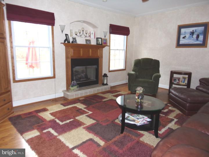 27 Old Farm Road Sicklerville, NJ 08081 - Photo 6 of 25 Family Room