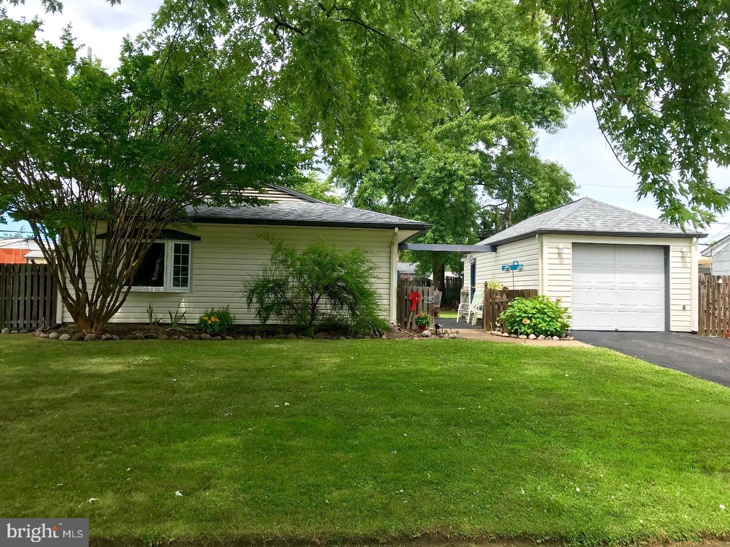15 Inkberry Road Levittown, PA 19057 - Photo 1 of 13 Exterior Front
