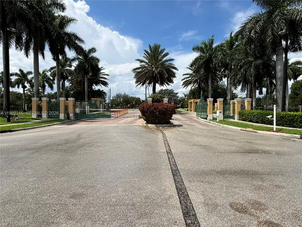 $2,800 | 570 St Michelle Way, Margate, FL 33068