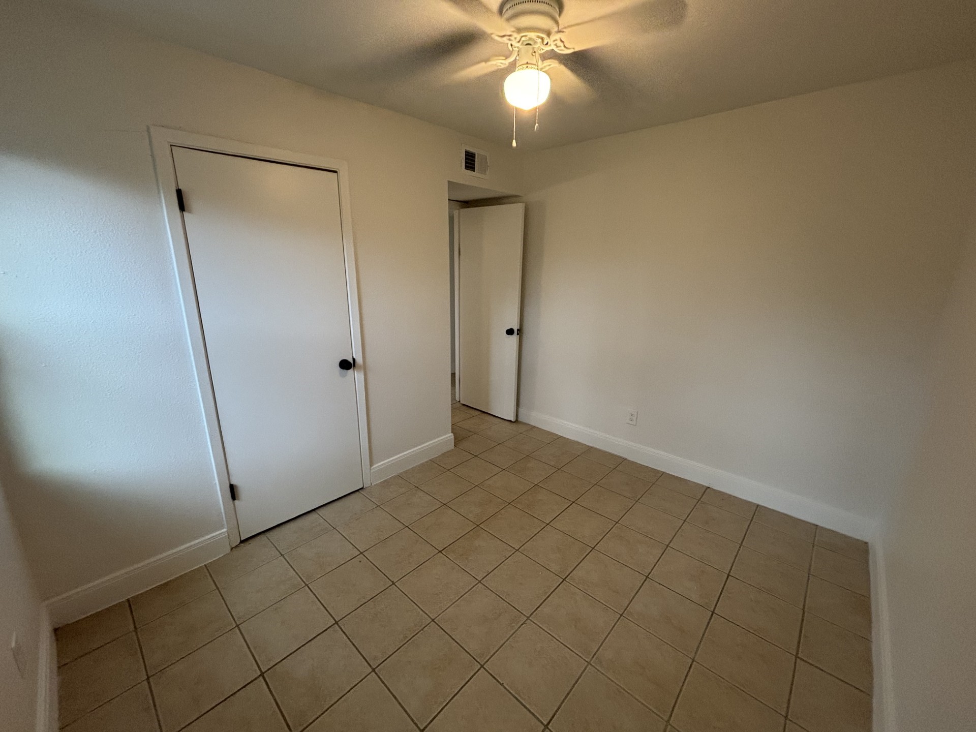 9843 Ribbonwood Street Houston, TX 77078 - Photo 11 of 14 a view of an empty room