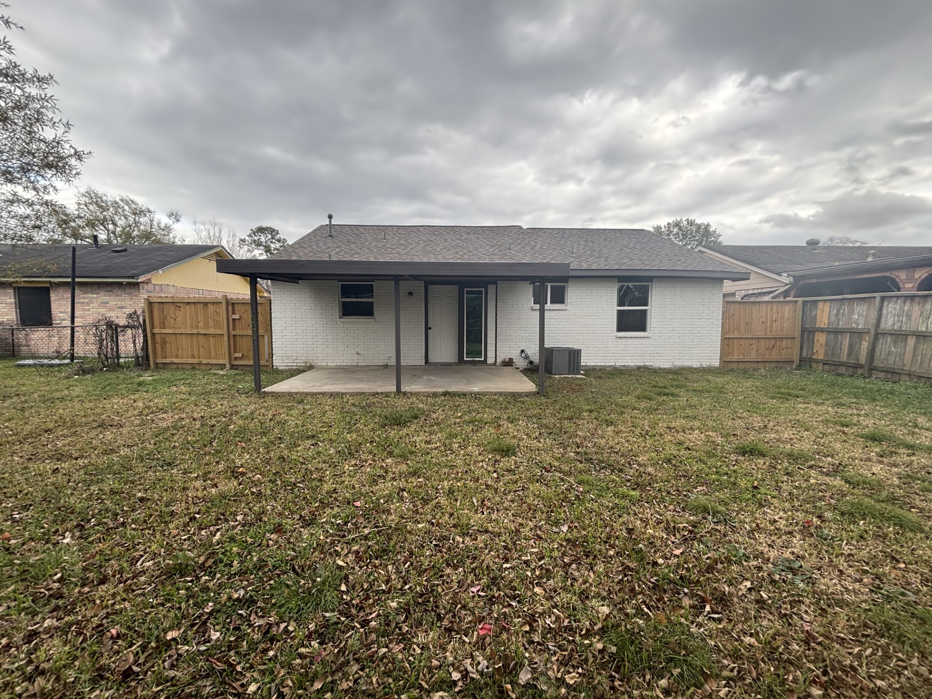 9843 Ribbonwood Street Houston, TX 77078 - Photo 14 of 14 front view of a house with a yard