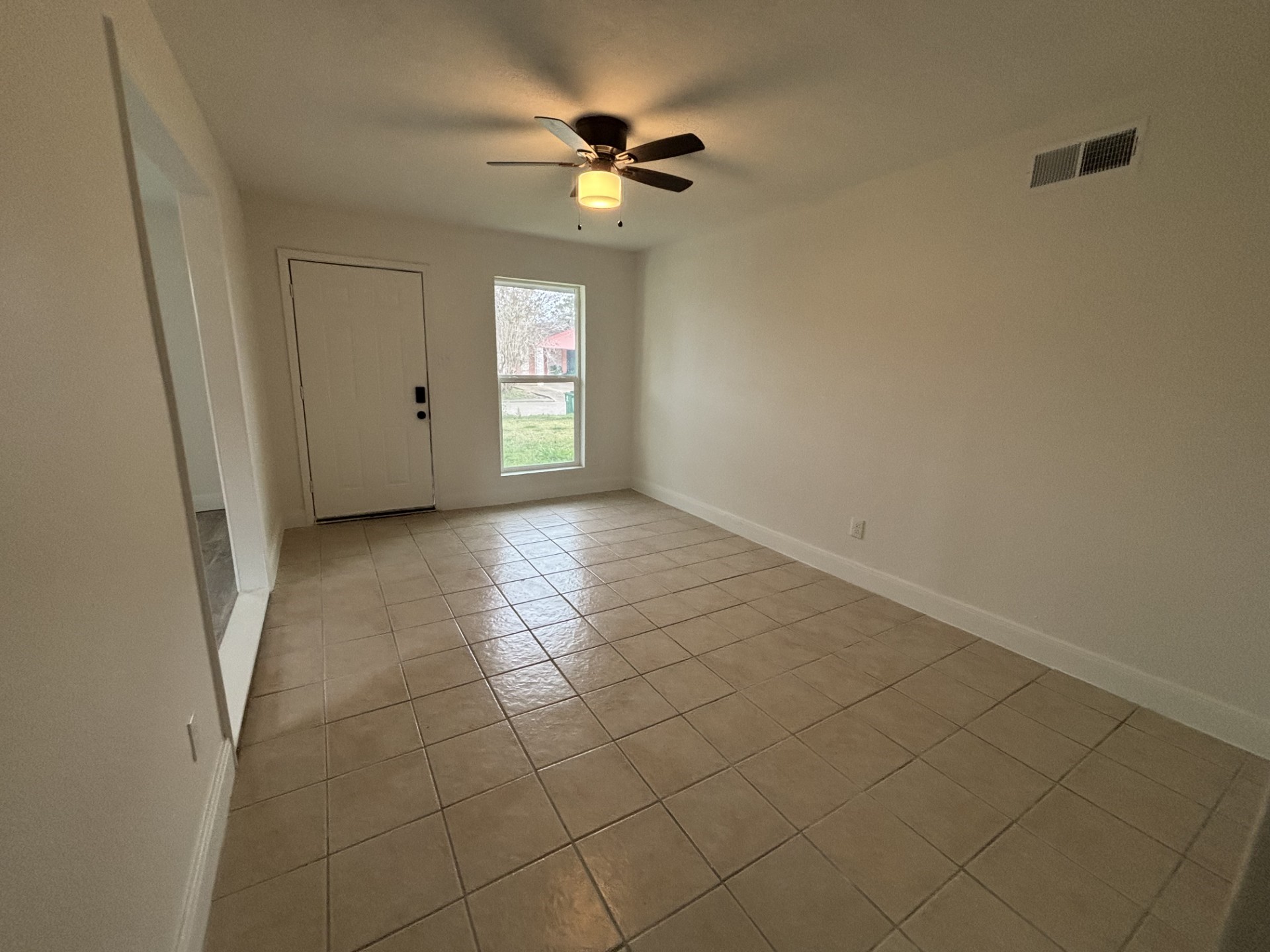 9843 Ribbonwood Street Houston, TX 77078 - Photo 3 of 14 a view of an empty room with a window