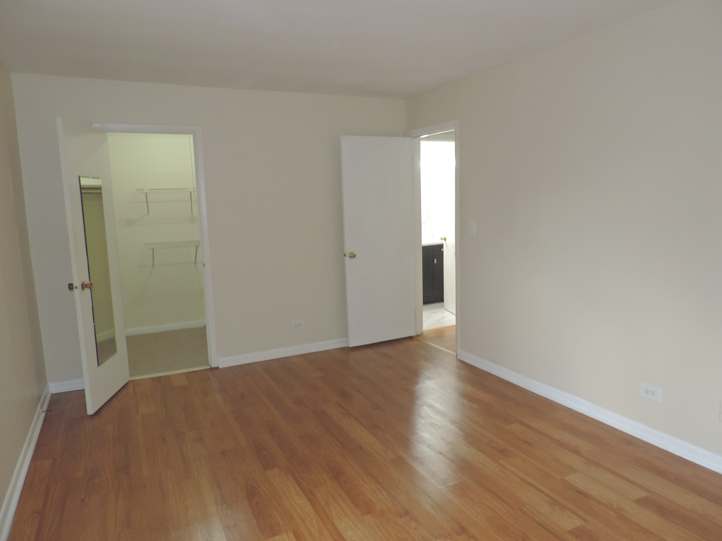 2275 Country Club Drive, Unit 25 Woodridge, IL 60517 - Photo 6 of 8 a view of an empty room with wooden floor and a bathroom