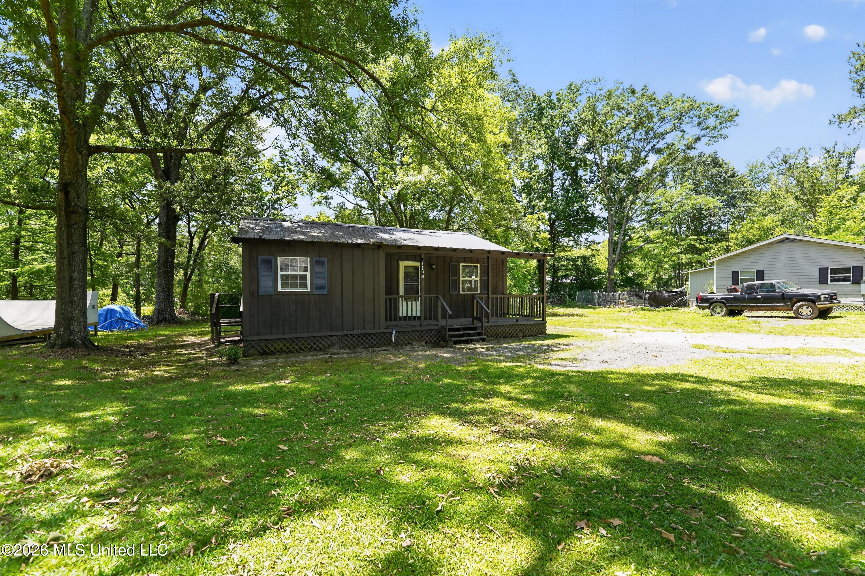 02_119_Martin_Rd-Exterior-6705