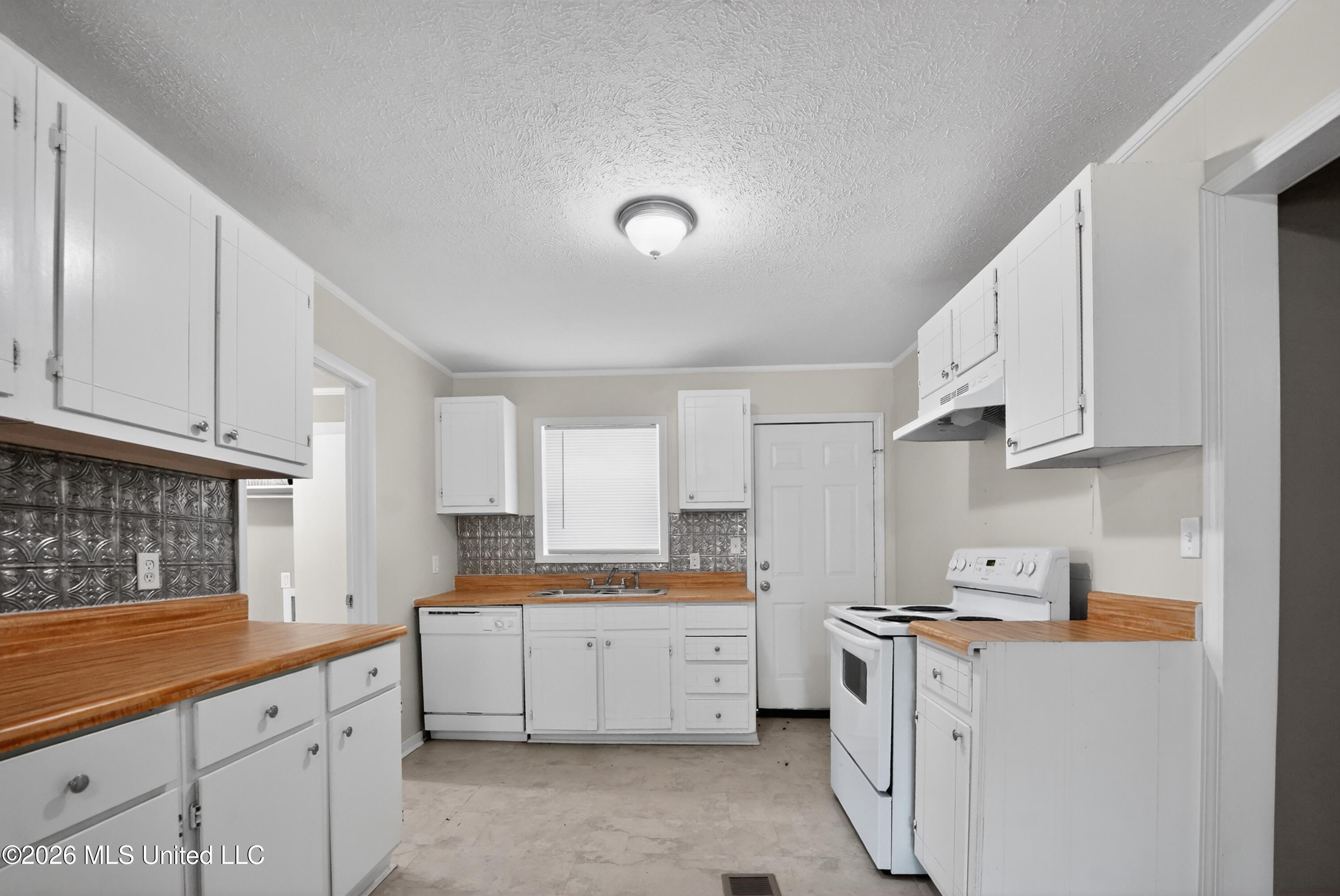 119 Martin Road Brandon, MS 39042 - Photo 18 of 25 19_119_Martin_Rd-Kitchen-6686