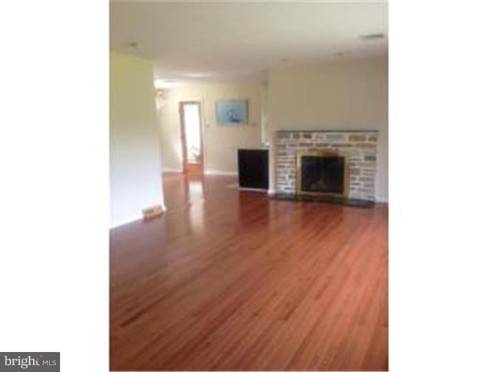 142 Somerset Road Huntingdon Valley, PA 19006 - Photo 17 of 24 Living Room