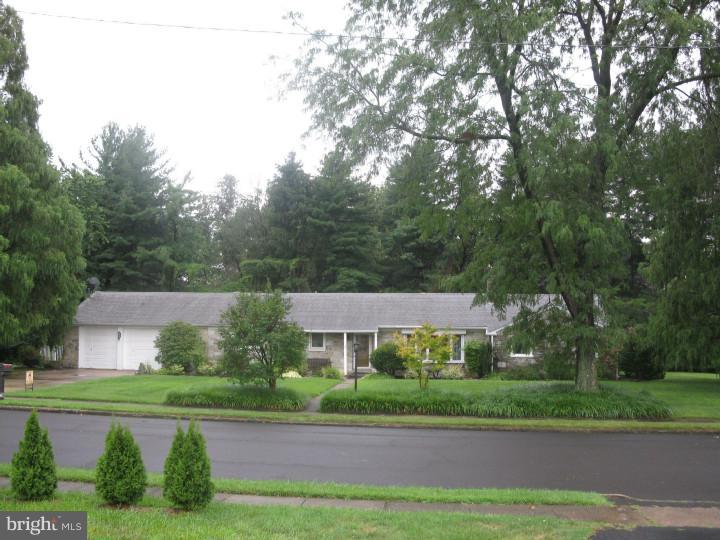 142 Somerset Road Huntingdon Valley, PA 19006 - Photo 21 of 24 Exterior Front