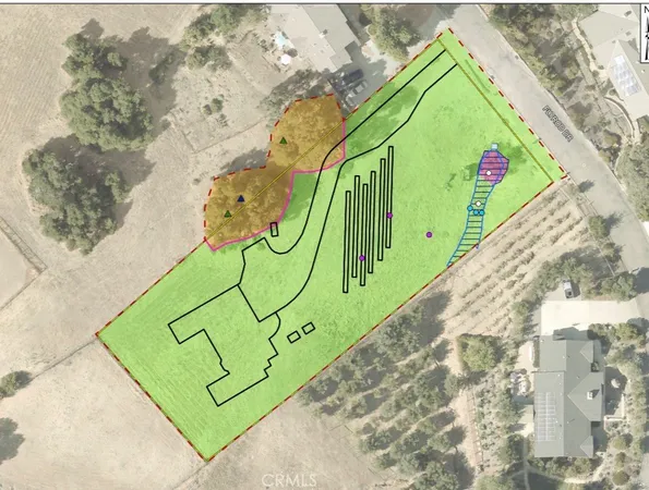 a view of a tennis court