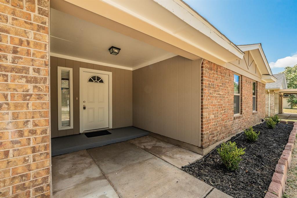 717 Blue Ridge Trail Saginaw, TX 76179 - Photo 4 of 40