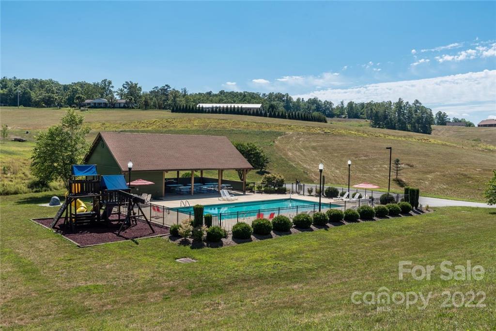 98 Israel Road, Unit 70 Leicester, NC 28748 - Photo 7 of 13 Gallery Image 7