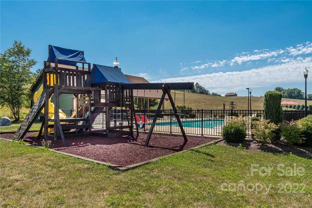 98 Israel Road, Unit 70 Leicester, NC 28748 - Photo 10 of 13 Gallery Image 10