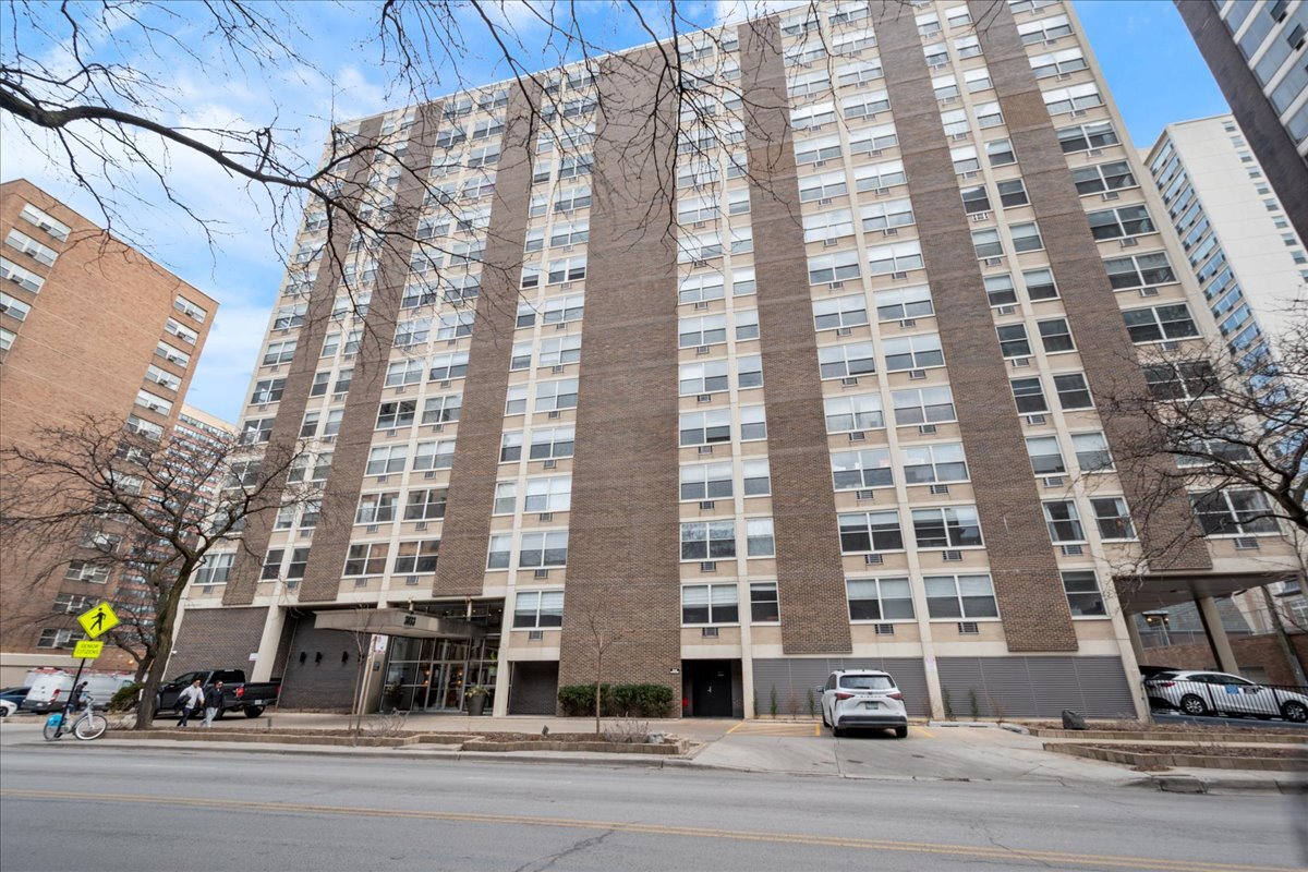 3033 North Sheridan Road, Unit 1605 Chicago, IL 60657 - Photo 1 of 21 a view of a building and a street