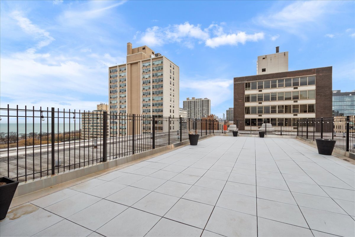 3033 North Sheridan Road, Unit 1605 Chicago, IL 60657 - Photo 19 of 21 a view of terrace with city view