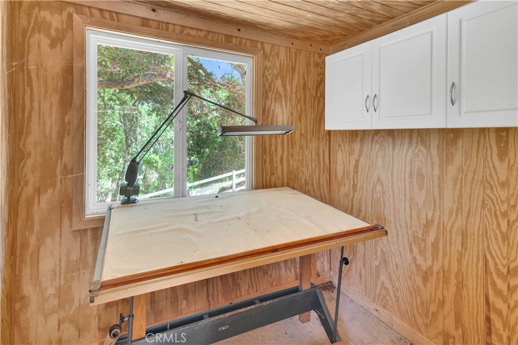 117 Frontier Way Templeton, CA 93465 - Photo 47 of 57 a view of a room with furniture and window