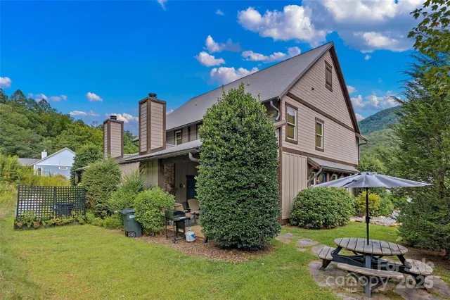 a view of a house with backyard garden and basketball court