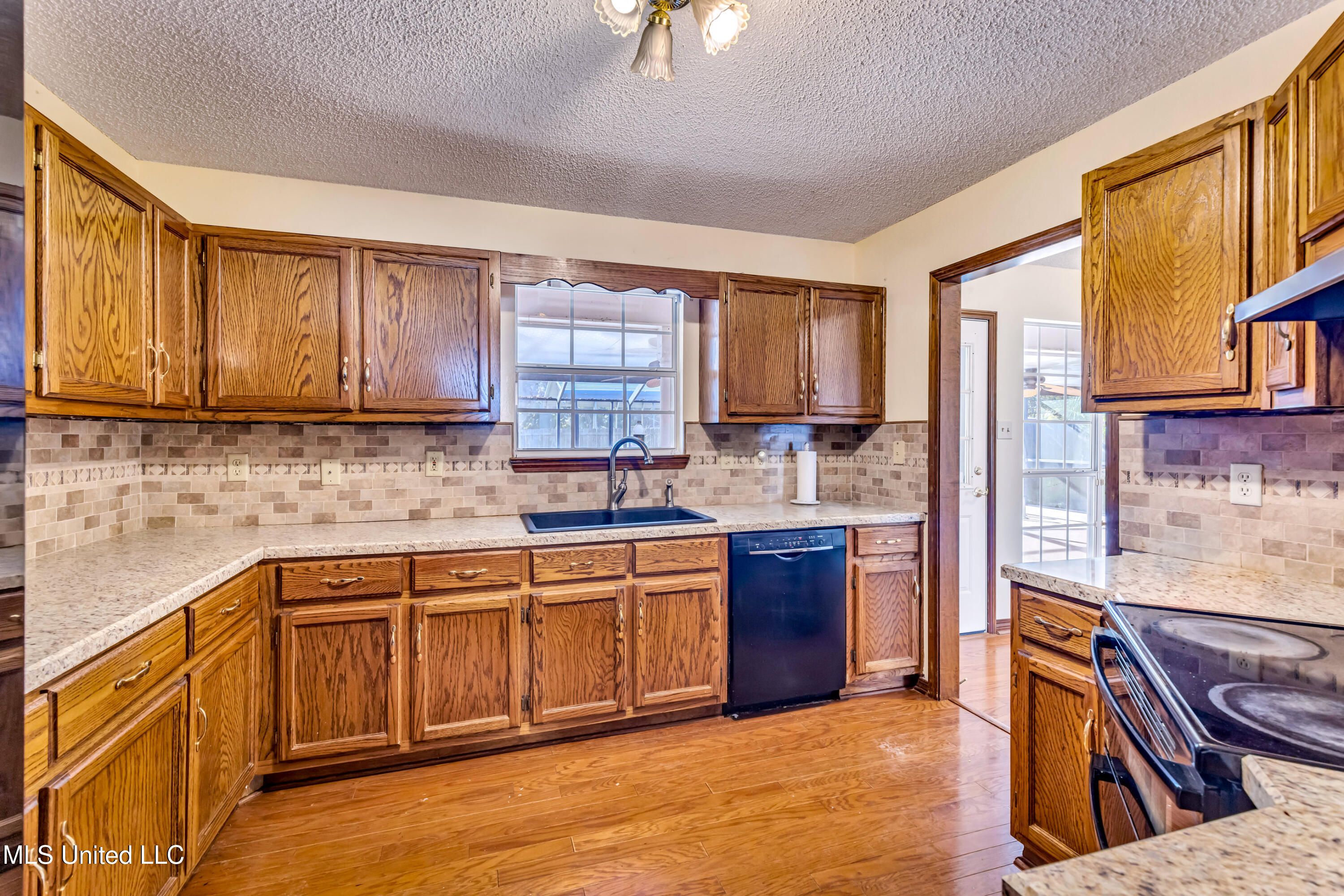 2526 Havard Road Ocean Springs, MS 39564 - Photo 11 of 31 2526HavardRd-12