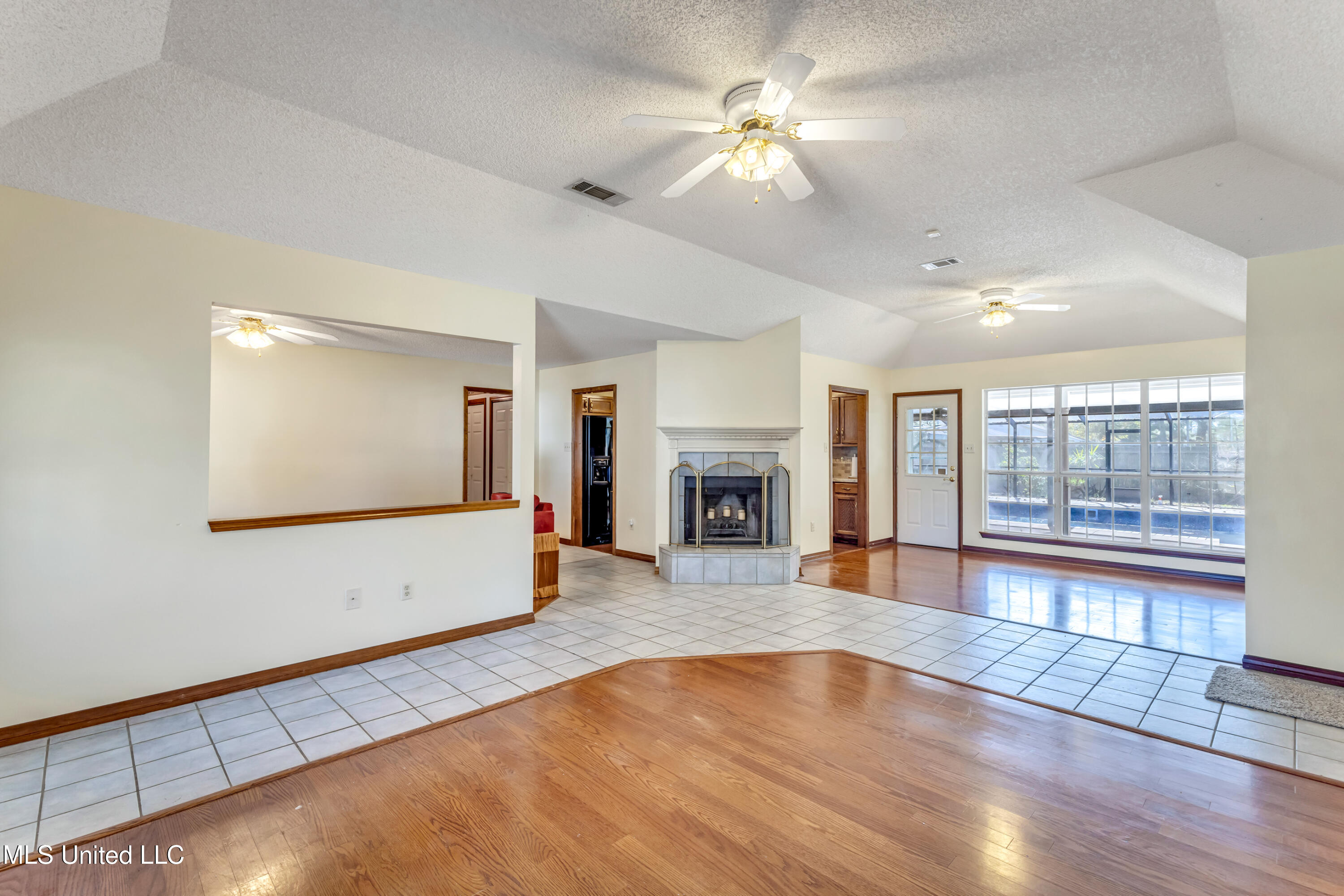 2526 Havard Road Ocean Springs, MS 39564 - Photo 4 of 31 2526HavardRd-6