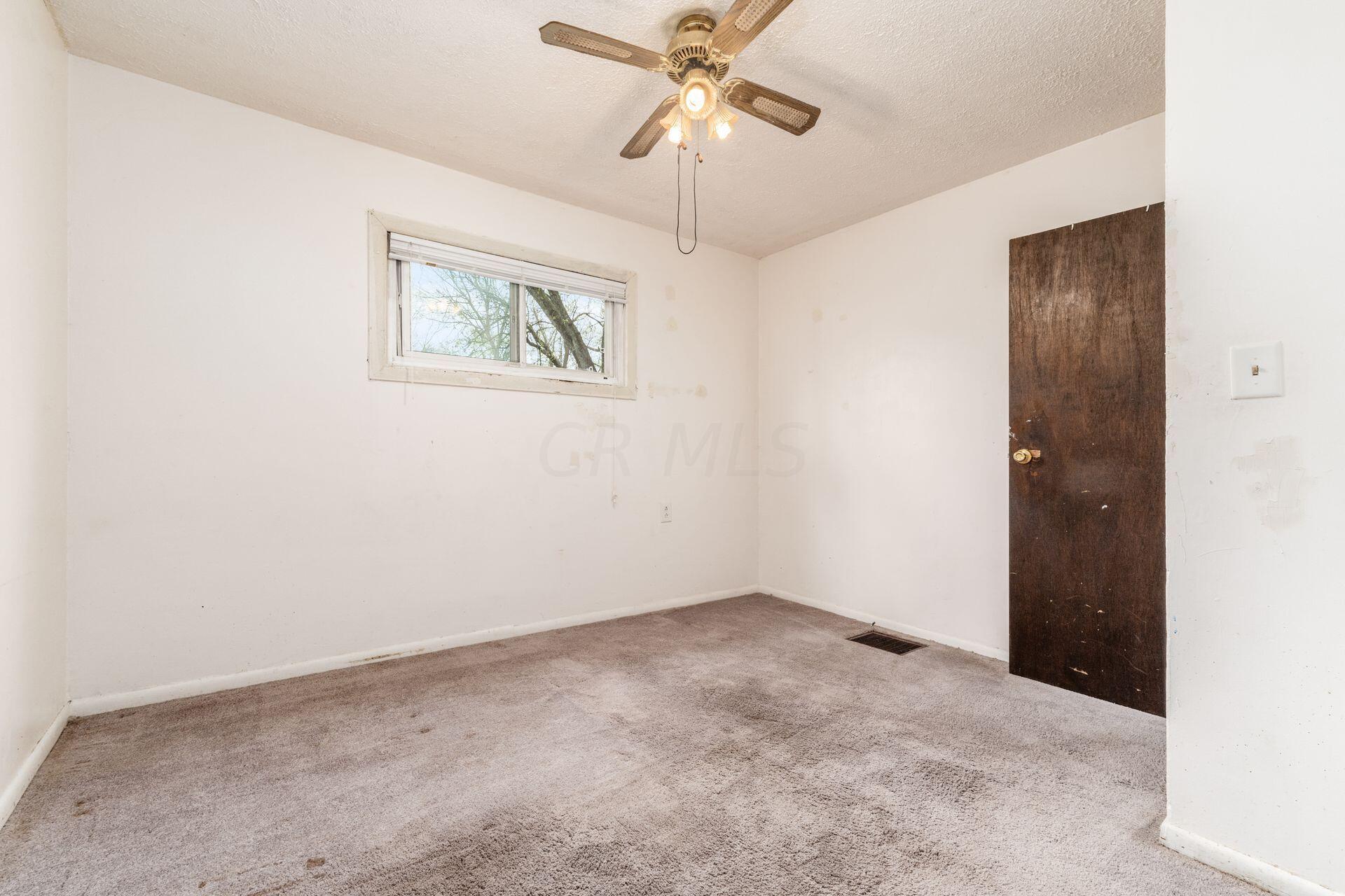 2181 Sagamore Road Columbus, OH 43219 - Photo 14 of 26 3rd Bedroom