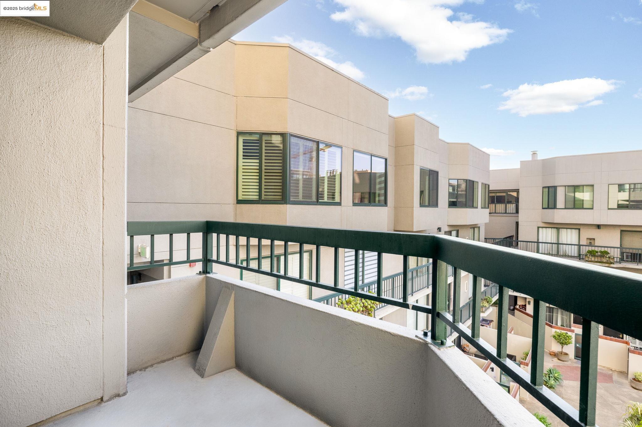 601 Van Ness Avenue, Unit 441 San Francisco, CA 94102 - Photo 12 of 58 a view of a large building